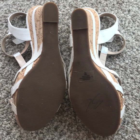 New Guess Wedges Sandals size 8.5 - Picture 4 of 7